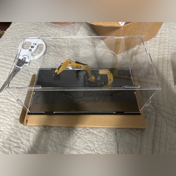 1 Pcs Clear Acrylic Display Case for 1:24 Model Car Requires Installation - Picture 8 of 8